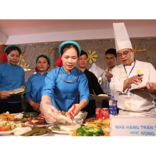 Văn hóa giao thoa giữa các dân tộc thiểu số cùng cư trú xen kẽ với nhau từ lâu đời.